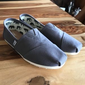 TOMS NWT Ash Canvas classics